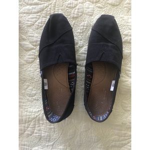 TOMS: Black